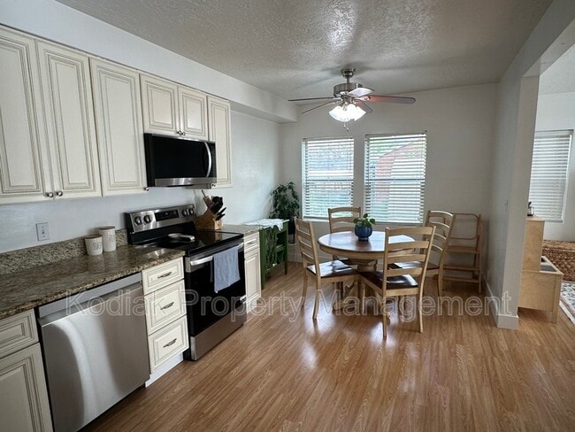 Photo - 897 Orchard Ave