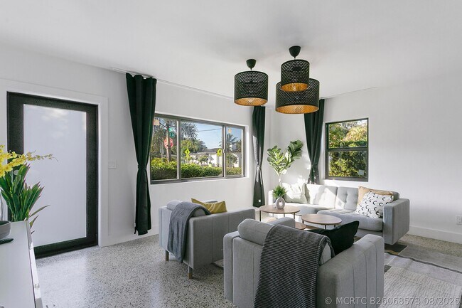 Photo - 601 NE 33rd St