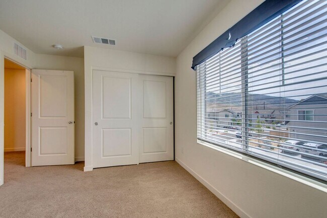 Photo - Terrific 4 bedroom available for rent - Al...