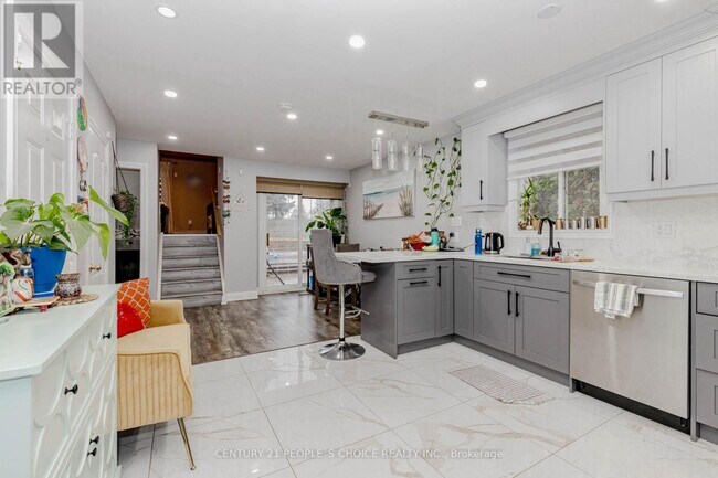 Photo - 32 Elderwood Pl