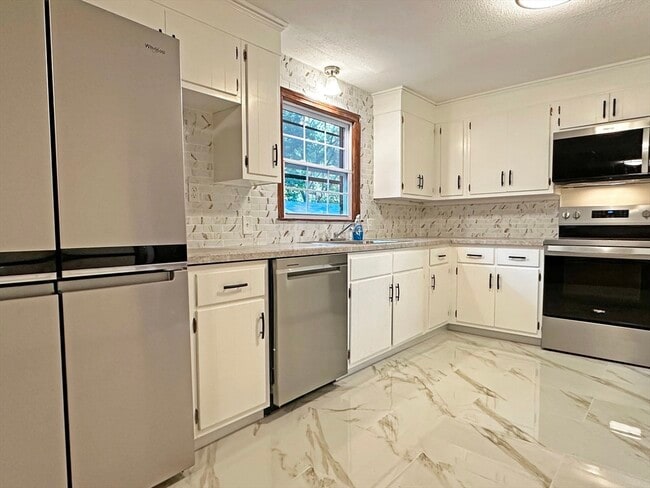 Building Photo - 37 New Haven St Rental