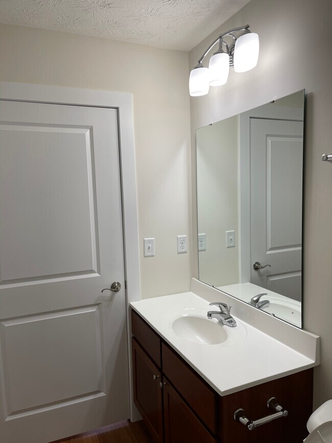 90 Courtyard Ln Townhome Townhome Rental in Amelia OH