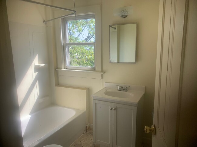 Photo - 16 N Washington St Unidad upper