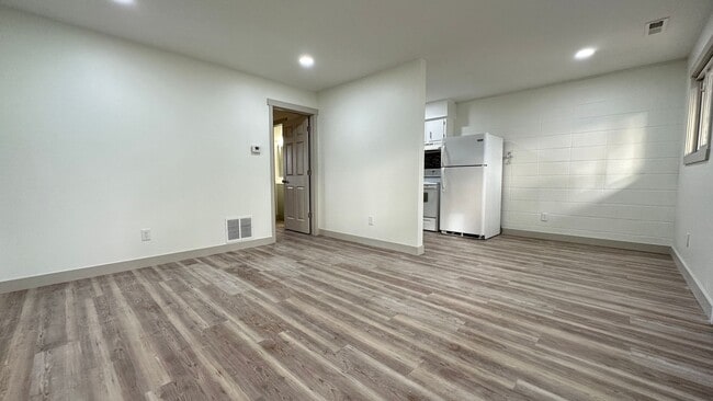 Photo - 326 W Kenwood Dr