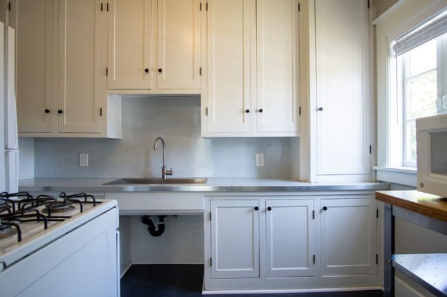 Photo - St. Johns Cool-Contemporary Studio Unit 01