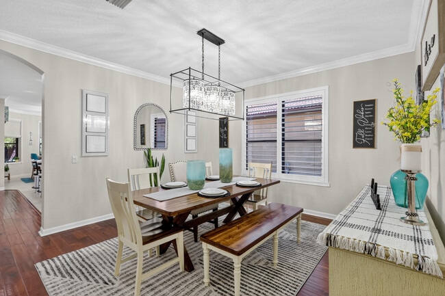 Photo - 145 Silver Falls Dr