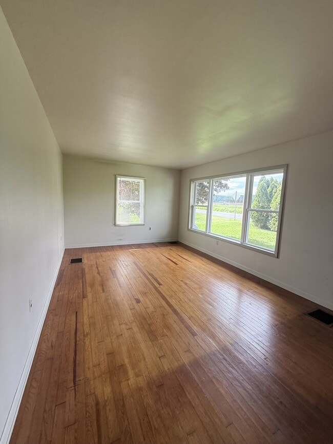 Photo - 182 W Matterstown Rd