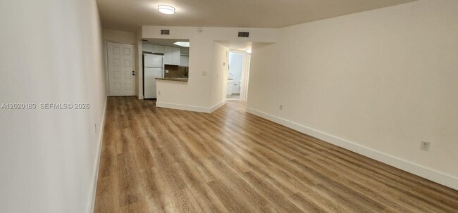 Building Photo - 8333 Lake Dr Unit 104
