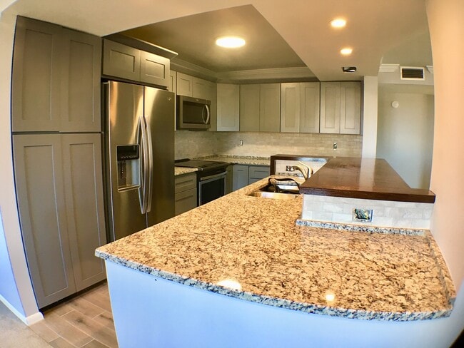 Stunning 2/2 condo