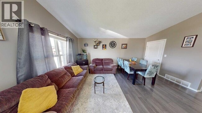 Photo - 12205-12103 103 St