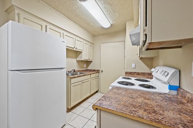 Photo - 1077 N Donmoor Ave Unit #b