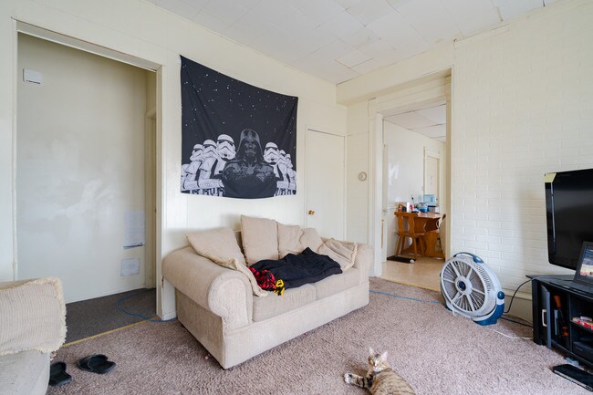 Photo - 2104 College St