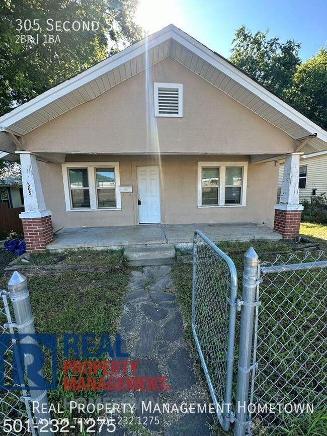 Building Photo - 305 Second St-