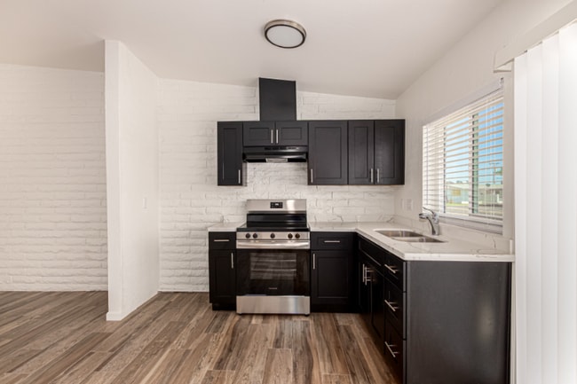 Photo - 5946 W Rose Ln Unidad C