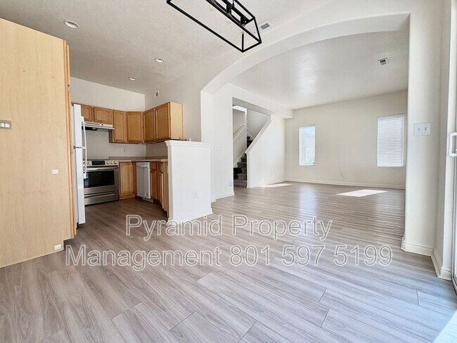 Photo - 1553 Vivante Way