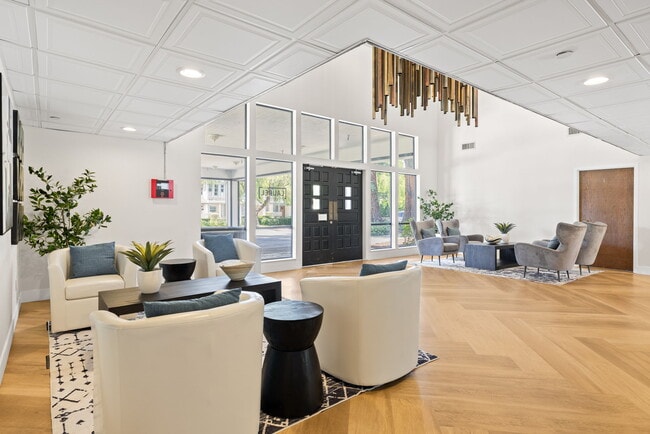 The Laurel at Mountain View (55+)