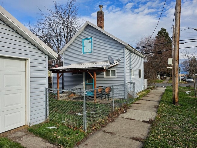Photo - 2000 N Greenwood St