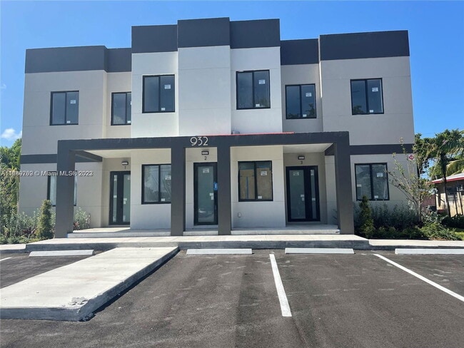 Photo - 932 SW 10th St