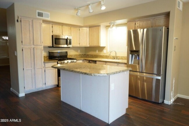 Photo - 4591 W Oakland St