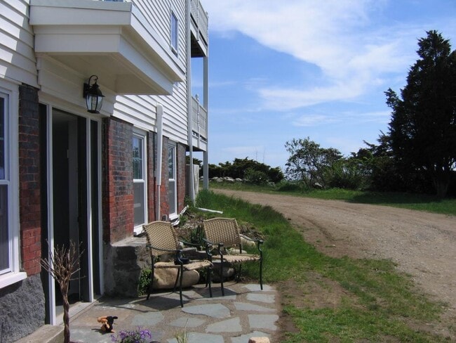 Building Photo - 11 Great Boars Head Ave Unit Lower Level