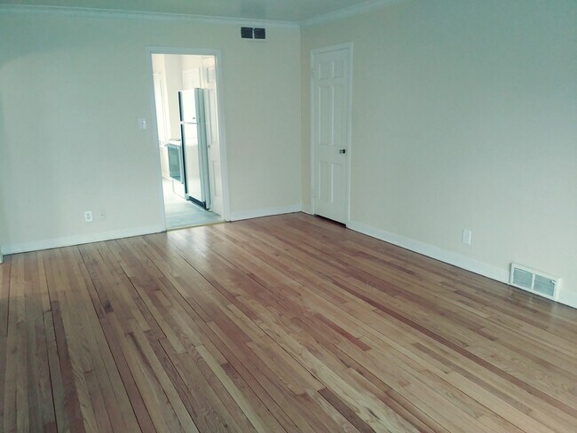 Building Photo - 8805 W Center St Unit #1 Rental