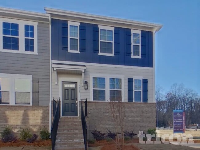 Building Photo - 13869 Hill St