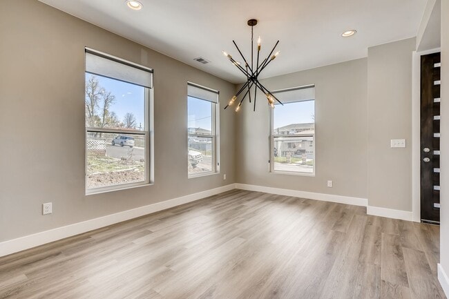 863 Winona Ct