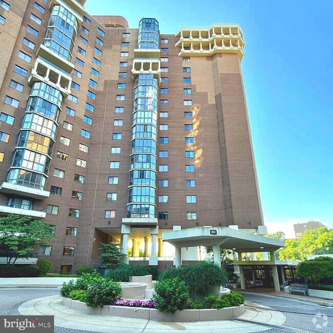 Building Photo - 1600 N Oak St Unit 1016 Rental