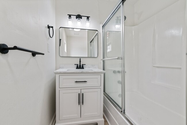 Building Photo - 3206 Dawson St Unit Apt 3