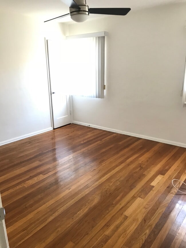 Photo - 11152-11154 Morrison St