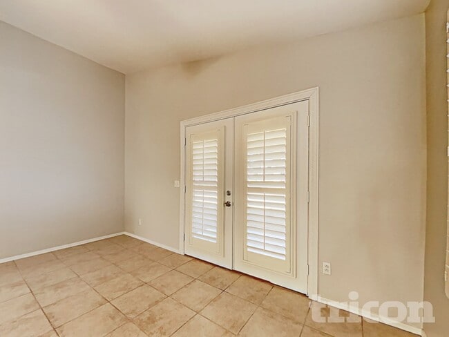 Photo - 15848 W Adams St