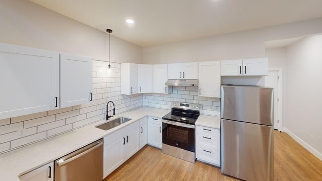 Photo - Blackboard District at Homes St School Apa... Unidad #012