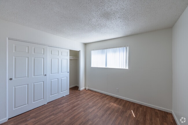 2BR, 1BA - 825SF - Primary Bedroom