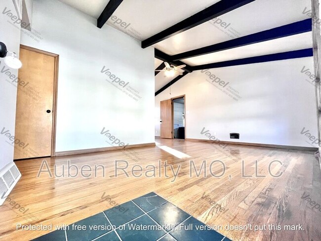 Photo - 7009 NW Avalon St
