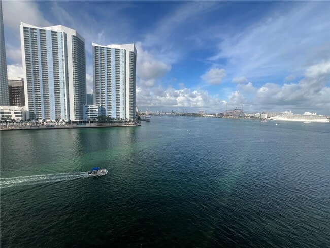 Photo - 888 Brickell Key Dr Unit 806