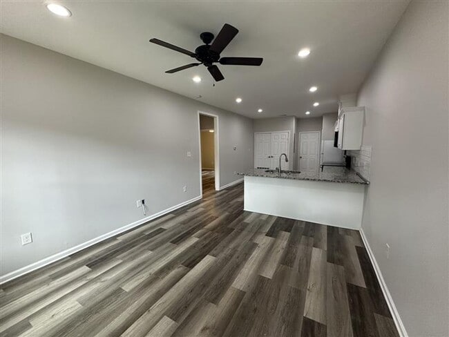 Photo - 10003 Hwy 64 E #200