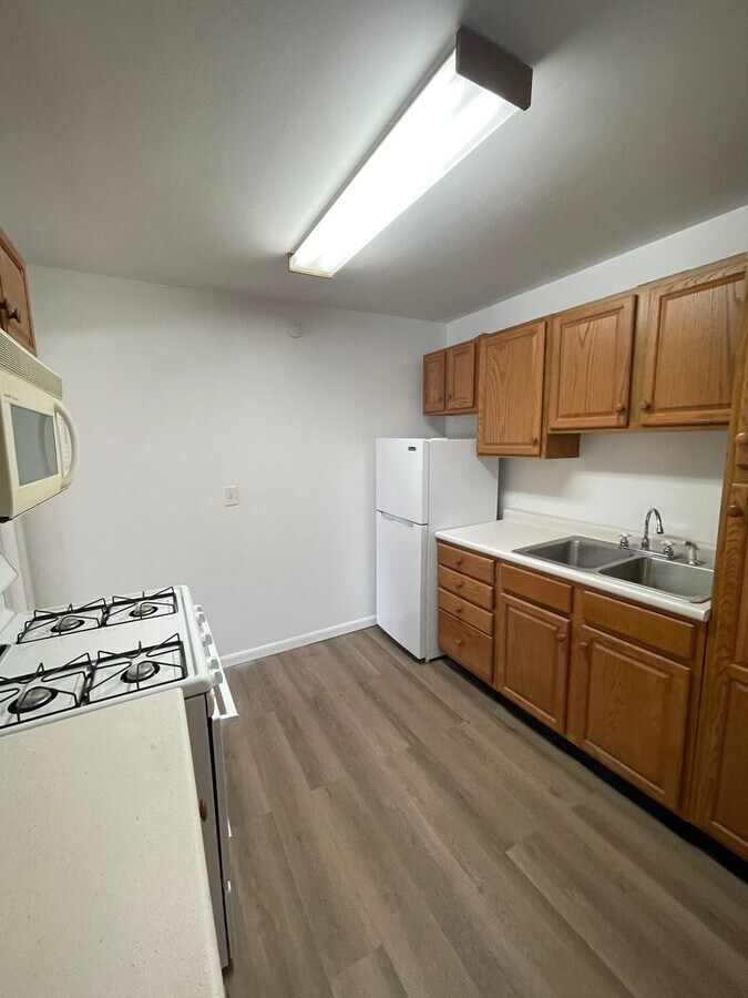Photo - 965 Grove St Apartamento Unidad 1st Floor Rear