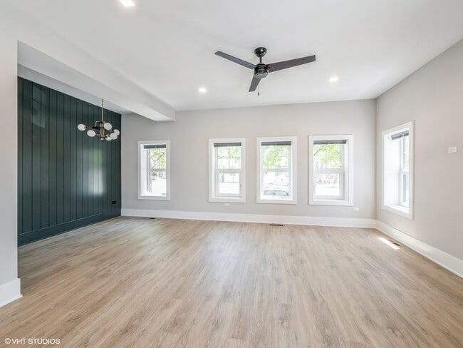 Photo - 1607 W Waveland Ave Unit 1S