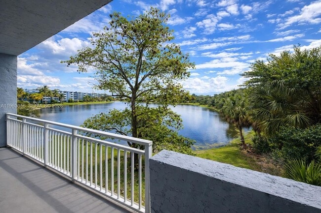 Building Photo - 9351 Fontainebleau Blvd Unit B312