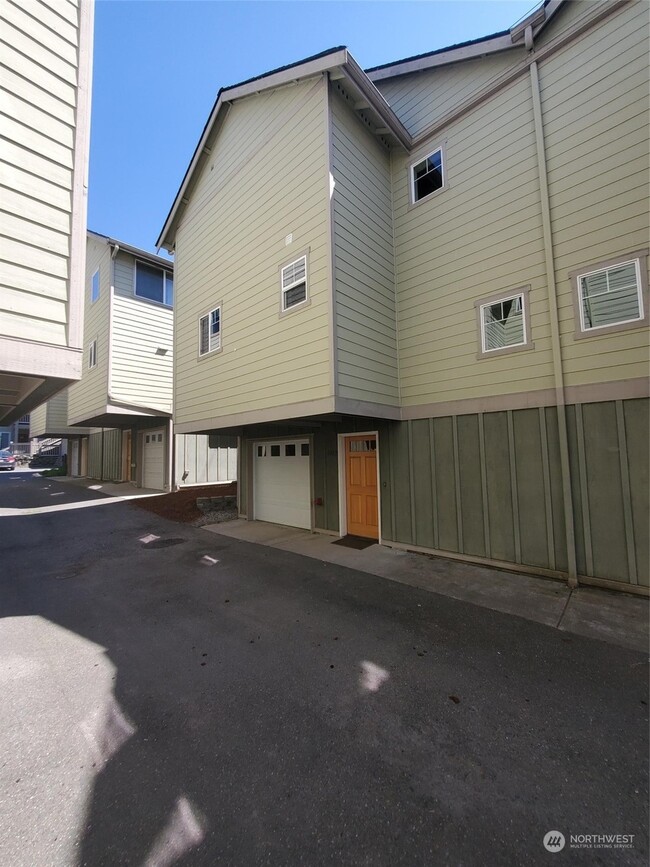 Front - 1402 N Northgate Way Townhome