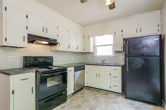 Photo - 1501 6th Pl NW