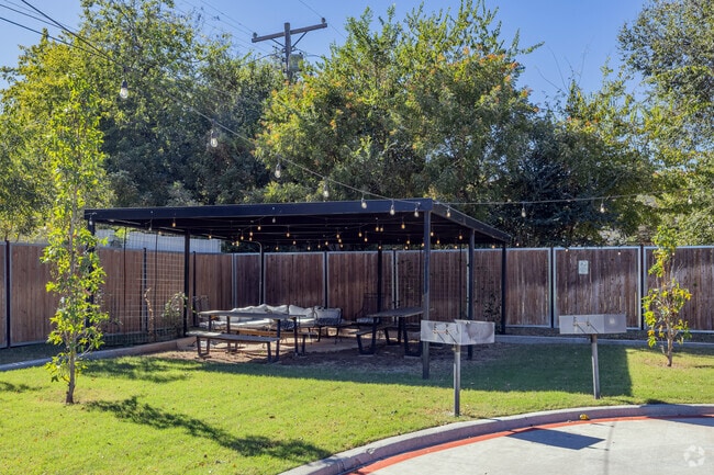 Covered Lounge & Grilling Area - 3915 N Pennsylvania Ave