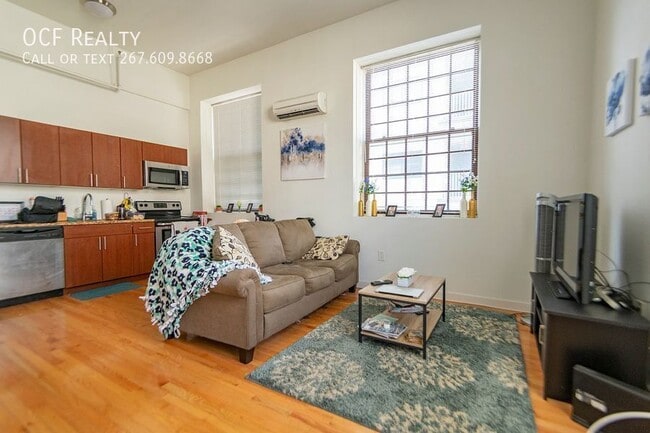 Building Photo - 4 Leverington Ave Unit 201