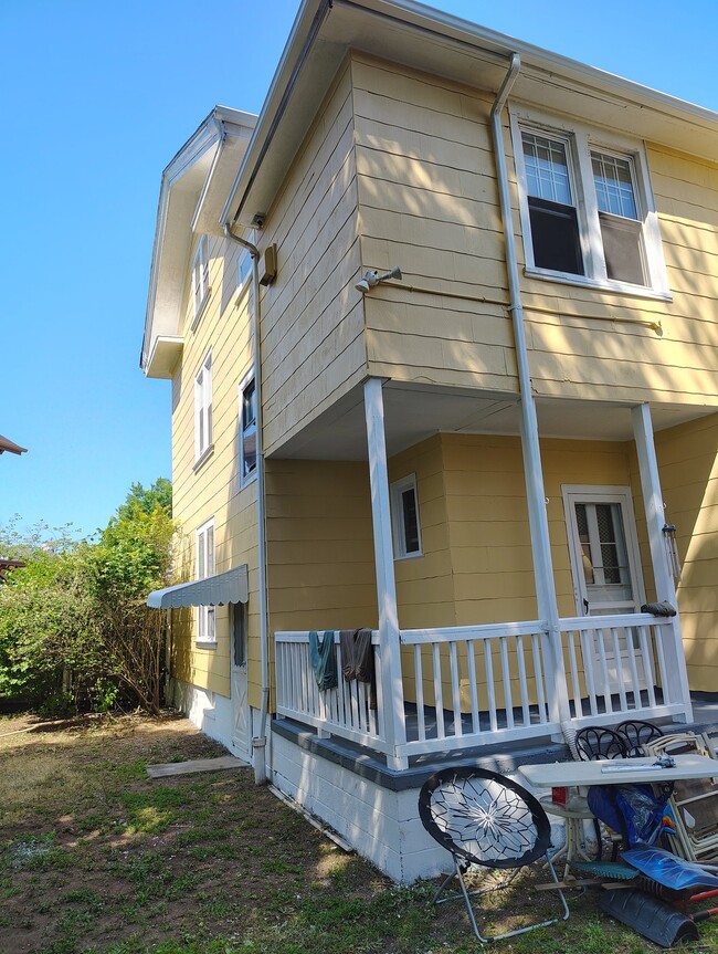 9 University Pl Unit 9 University Place 1R