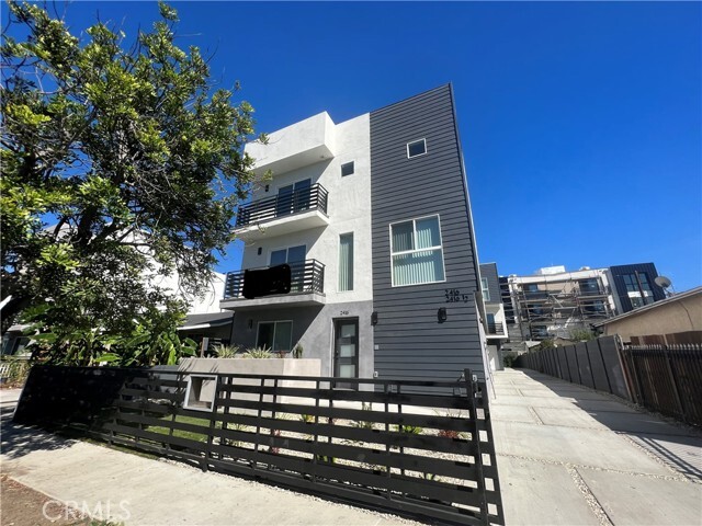 Photo - 2418 Carmona Ave Townhome