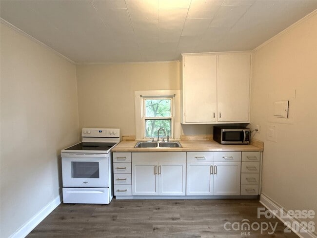 Photo - 275 Academy Ave NW