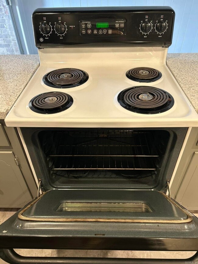 Photo - 1800 Sanford Dr