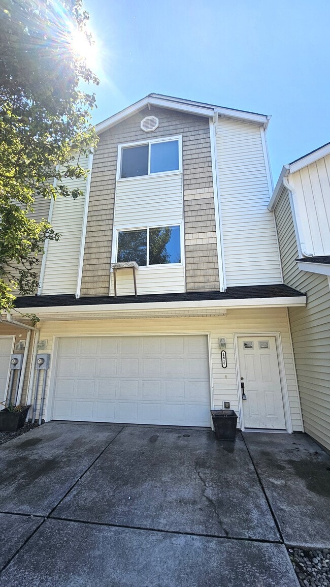 1817 NE 88th Cir