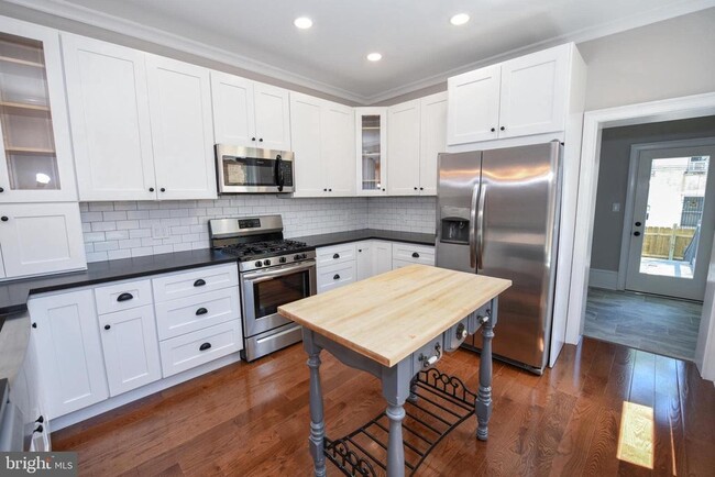 Building Photo - 2219 N Hancock St Rental