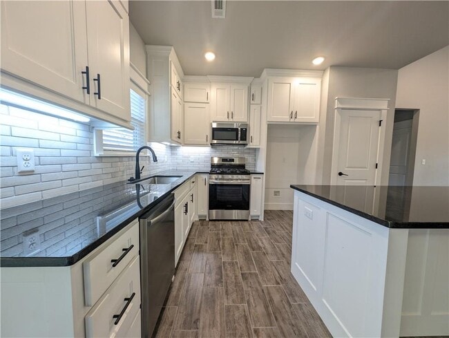 Photo - 9 Langholm Cir